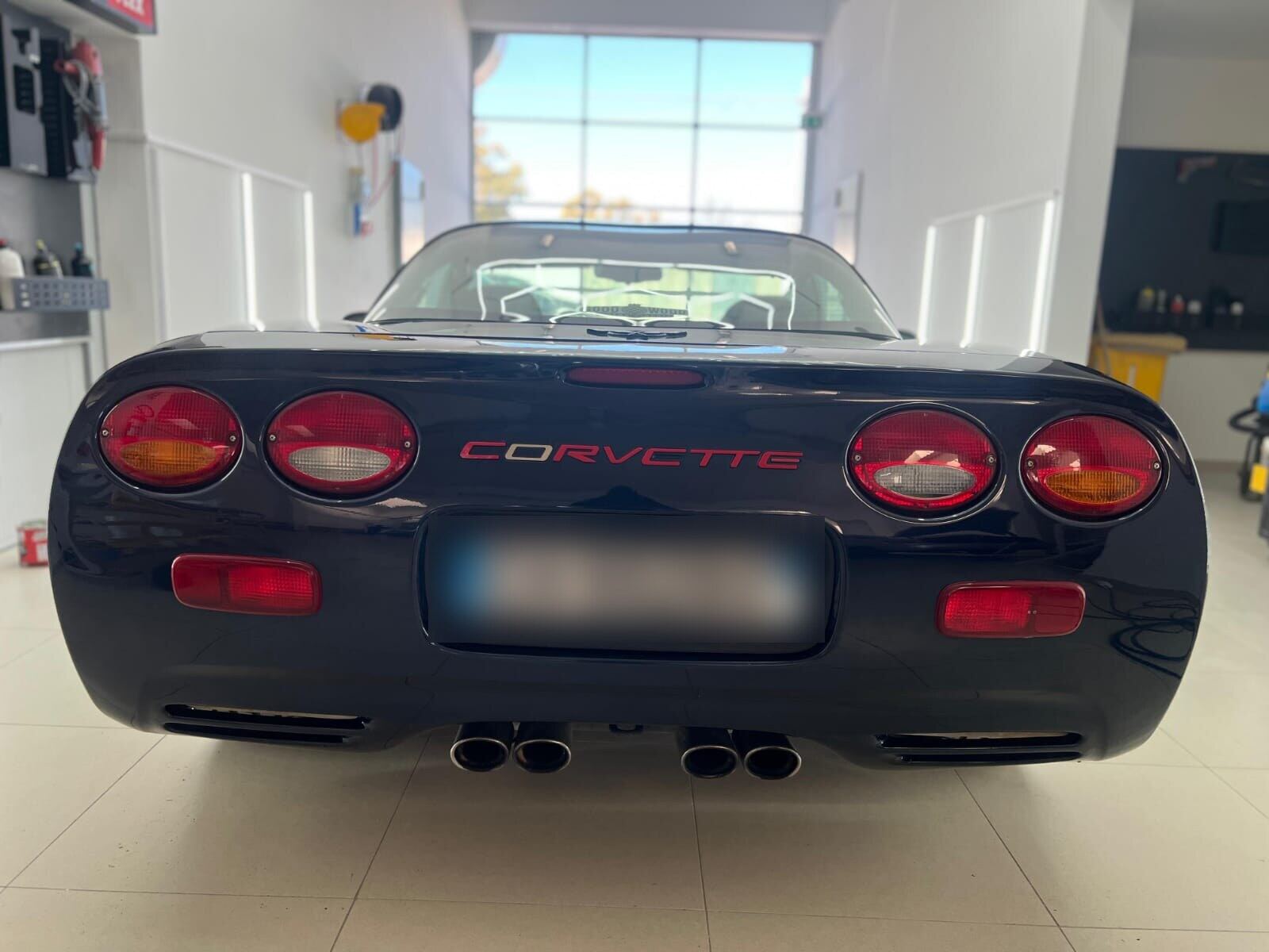 Corvette C5, coda con scritta Corvette e quattro scarichi centrali