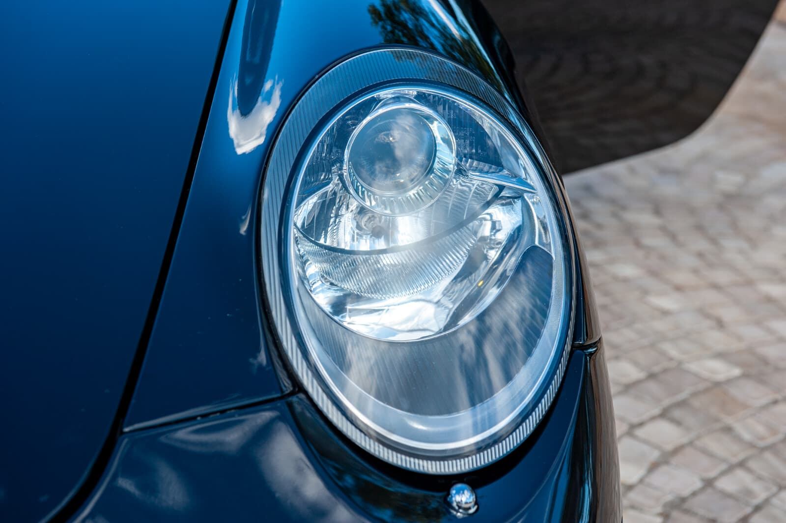 Dettaglio del faro anteriore Bi-Xenon della Porsche 997 Dettaglio del faro anteriore Bi-Xenon della Porsche 997